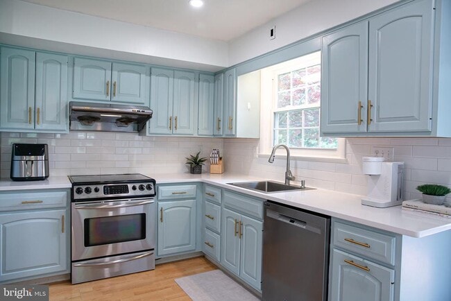 Building Photo - 1395 Varnum Dr