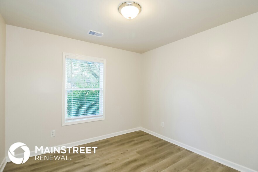 Building Photo - 430 Birch Ln SE