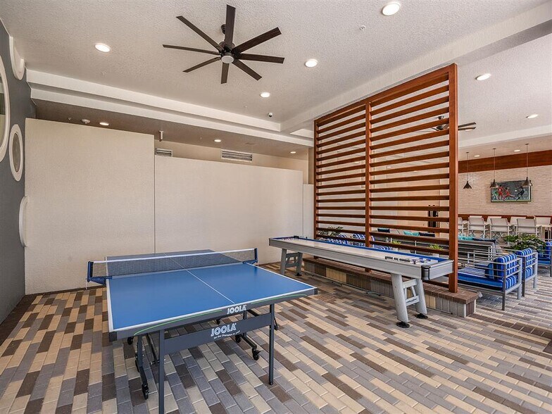 Building Photo - 568 Dr Martin Luther King Jr St S