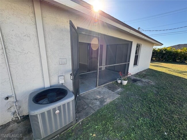 Building Photo - 3004 Santa Barbara Blvd