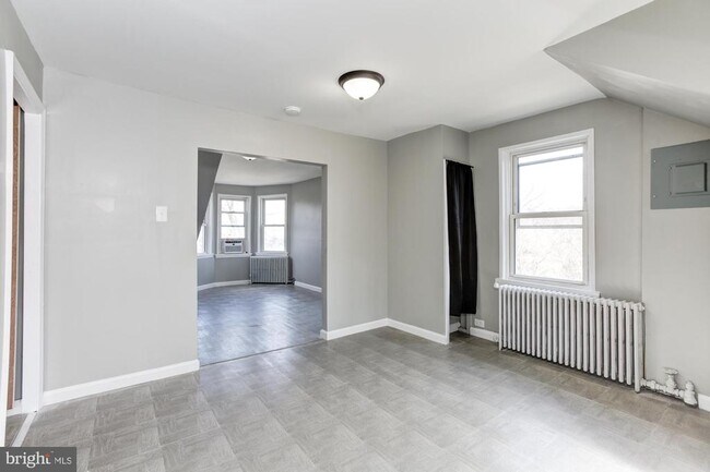 Building Photo - 1307 W Northern Pkwy