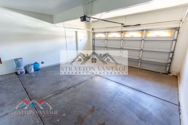 Building Photo - 2185 N Mosley Dr