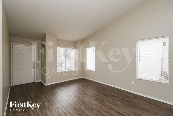 Building Photo - 842 E Glenmere Dr