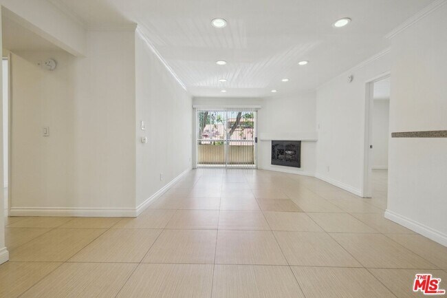Building Photo - 5535 Canoga Ave