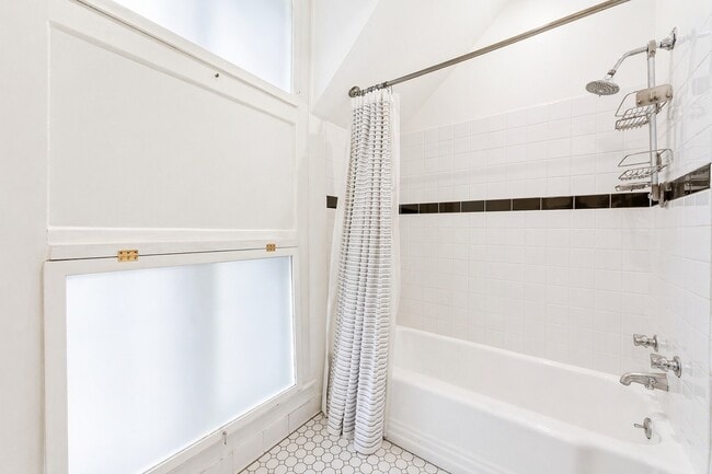 Building Photo - 235 Greenwood St