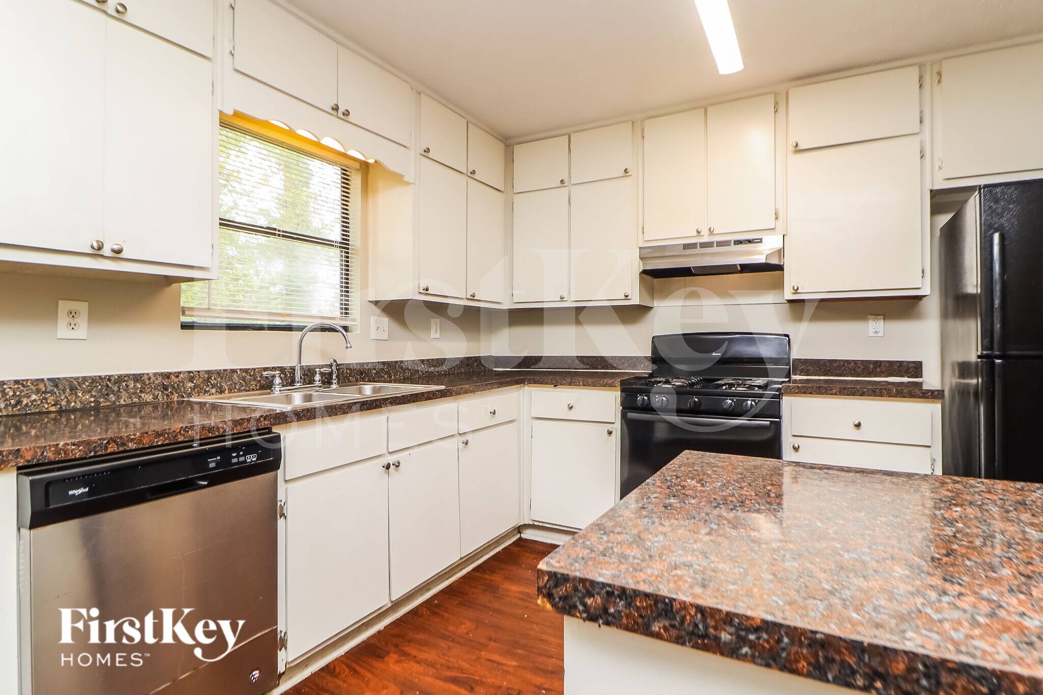 Building Photo - 3346 Clevemont Way