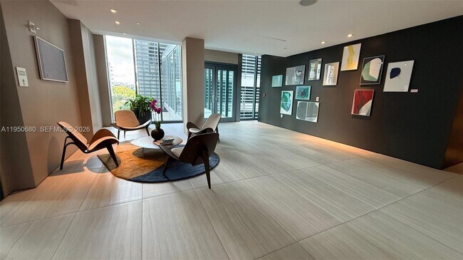 Building Photo - 460 NE 28th St