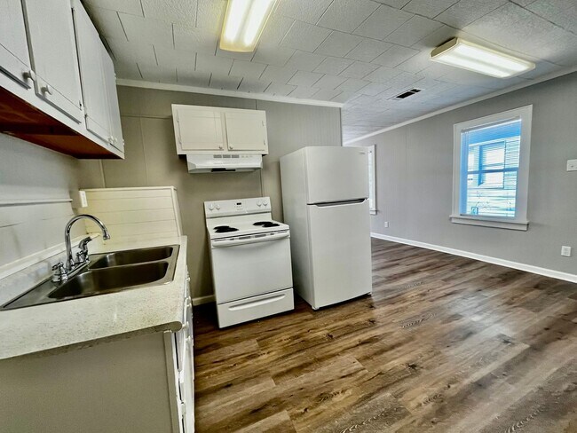 Building Photo - 1422 Greenwood Ave