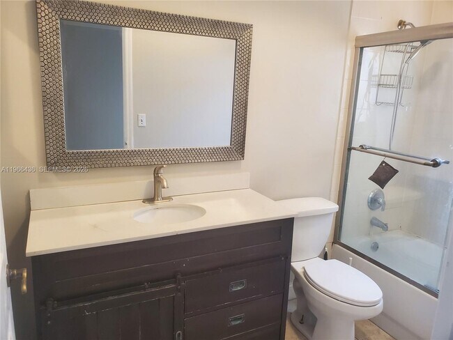 Building Photo - 1821 SE 14th Cir