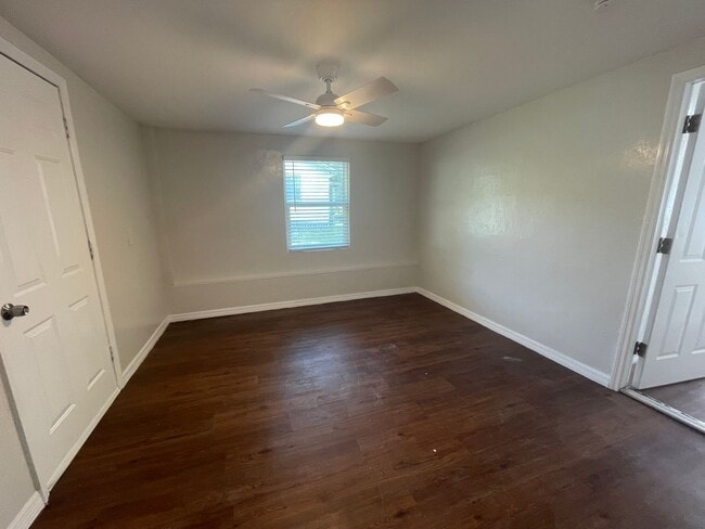 Building Photo - 3 BED/1 BATH, AVAILABLE NOW!