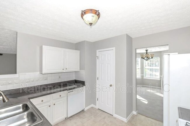 Building Photo - 420 Harvick Cir