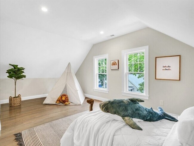 Building Photo - 18 Laurel St