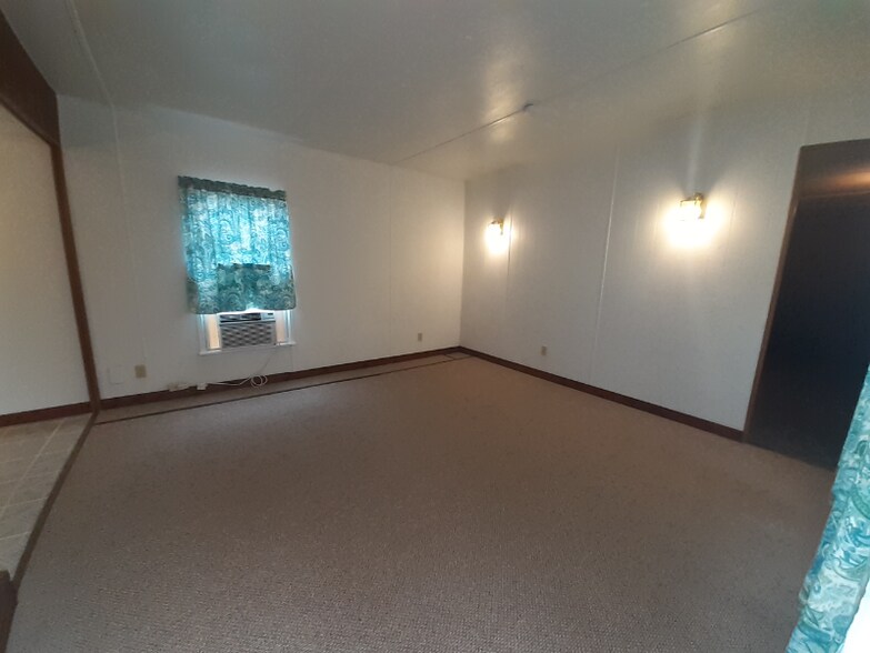 Building Photo - 100 30th St W