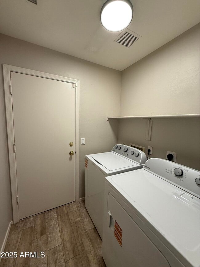 Building Photo - 5418 W Jessica Ln