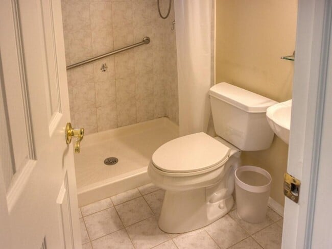 Building Photo - 27 Adrienne Pl