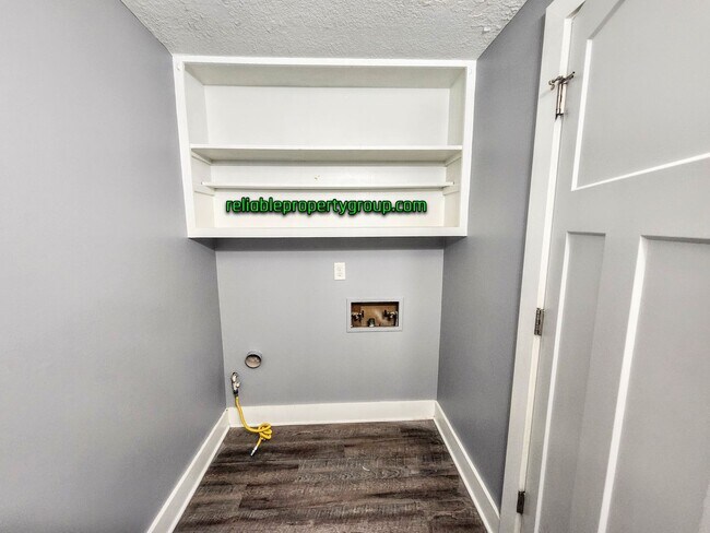 Building Photo - New Listing in Fort Wayne