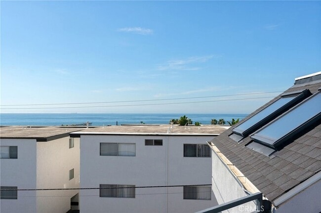 Building Photo - 1452 Loma Dr