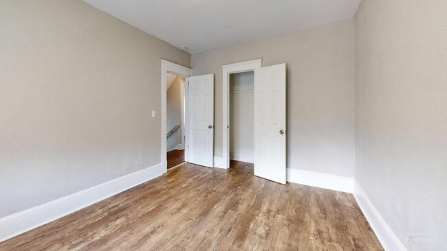 Building Photo - Lease to own! 5 bedroom/1 bath, Old Brooklyn.