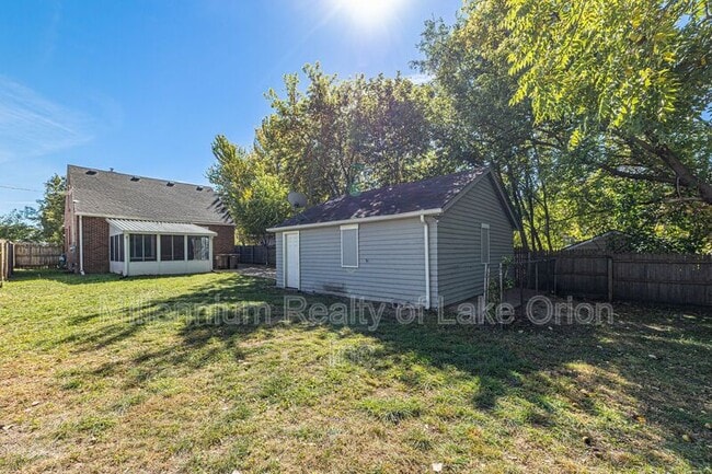 Building Photo - 697 Lounsbury Ave