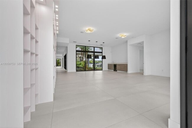 Building Photo - 16709 Botaniko Dr N