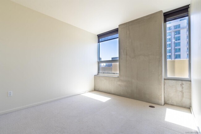 Building Photo - 321 Tenth Ave