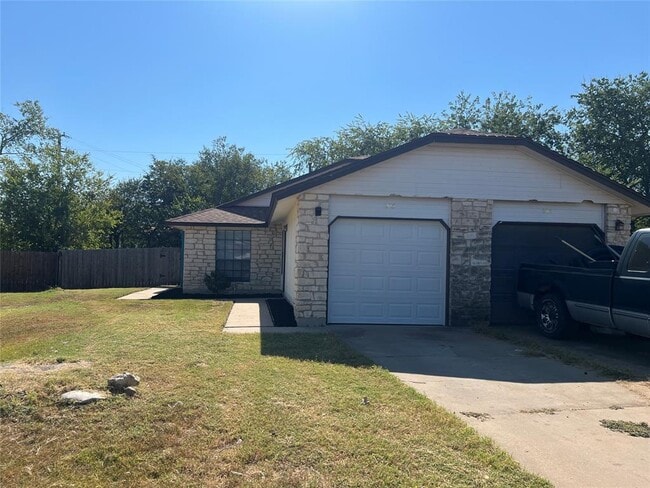 Building Photo - 905 Chisholm Cove