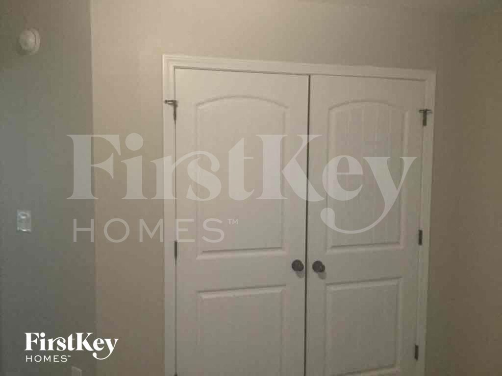 Building Photo - 320 Nelson Ln