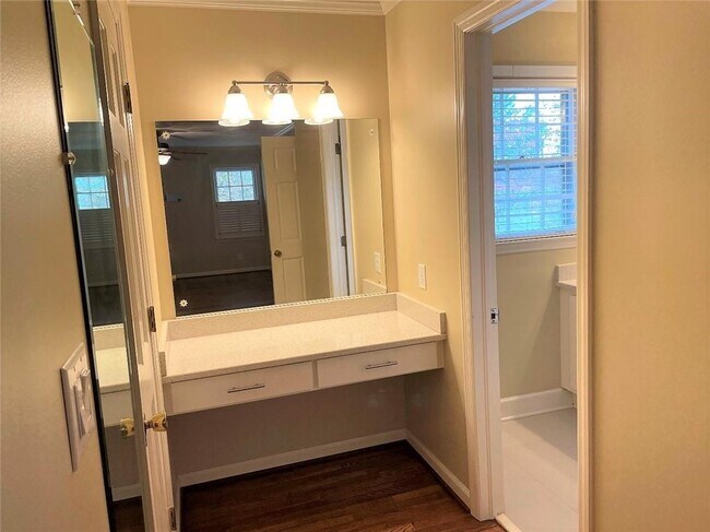 Building Photo - 1150 Falstaff Dr