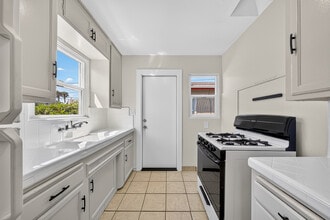 Building Photo - 3628 Highland Ave