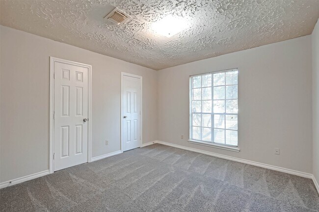 Building Photo - 22610 Deville Dr