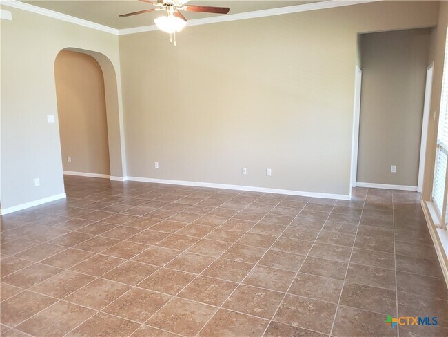 Building Photo - 5906 Blackstone Dr