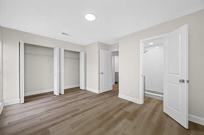 Building Photo - Davis Islands! RARE 3/2 FRESHLY RENOVATED,...