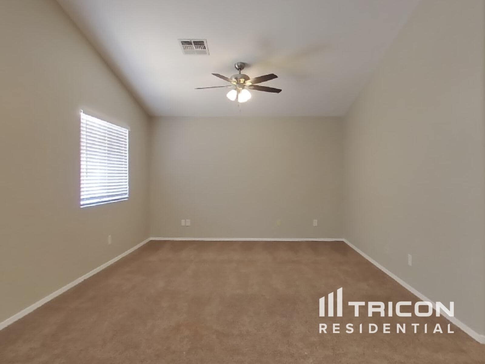 Building Photo - 43846 W Magnolia Rd