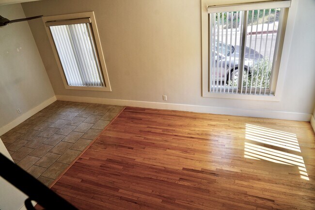 Building Photo - 4423 Cahuenga Blvd