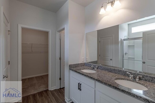Building Photo - 147 Enclave Wy