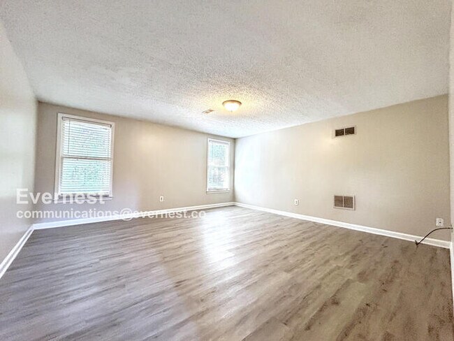 Building Photo - 19 Abbey Ln