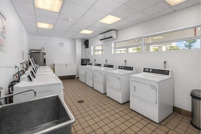 Building Photo - 1035 West Ave