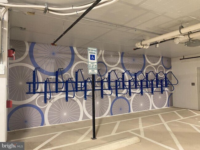 Building Photo - 811 N Columbus St