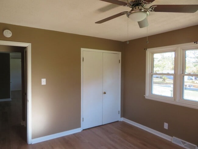 Building Photo - Dinwiddie County