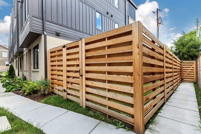 Building Photo - Stunning Salemtown Townhome With Fenced In Yard