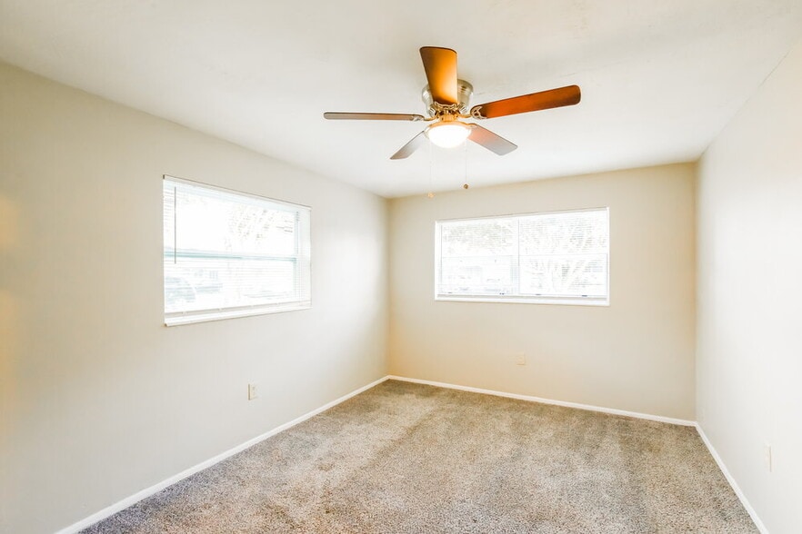 Building Photo - 6885 NW 27th Ct