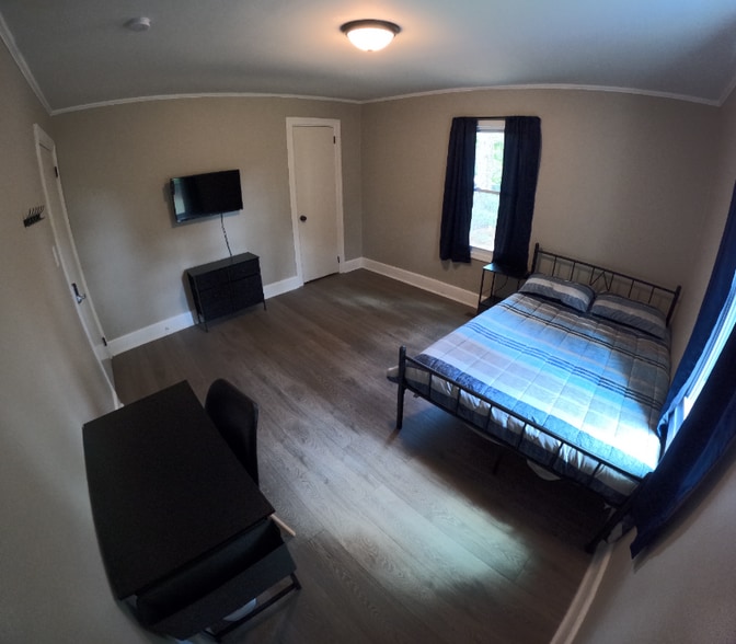 Building Photo - 120 Longview Dr