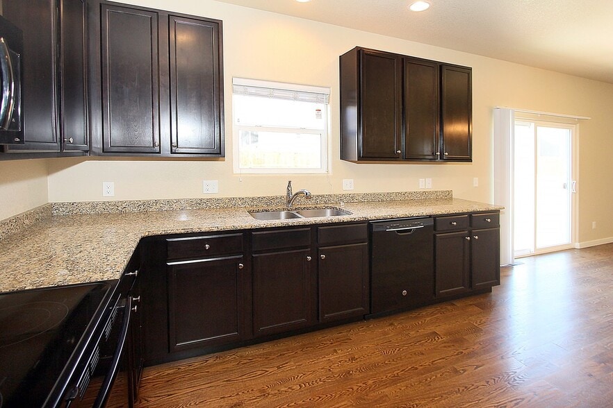 Kitchen - 7766 Wagonwood Place