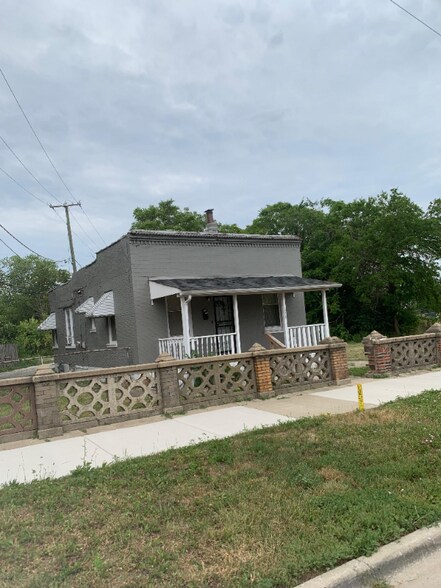 Primary Photo - 223 E 15th St