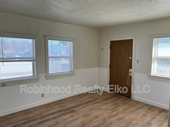 Building Photo - 366 4th St