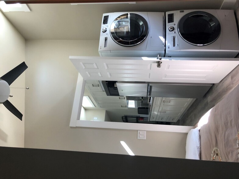 Building Photo - 1321 Court St