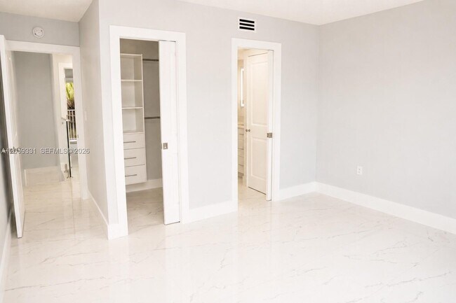 Building Photo - 2750 W 76th St
