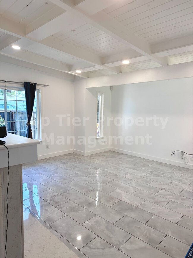 Building Photo - Very Nice 4 Bed, 2 Bath, 1,546 Sqft Concord House Available 03/15 For Lease!