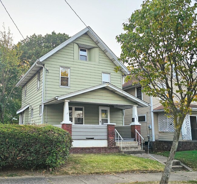 Building Photo - 2240 5th St SW