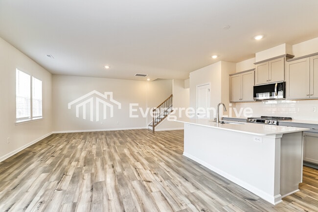 Building Photo - 5519 Hydrangea St